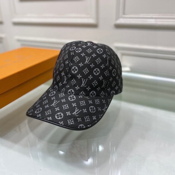 AUTHENTIC Louis Vuitton  Hats main image 4